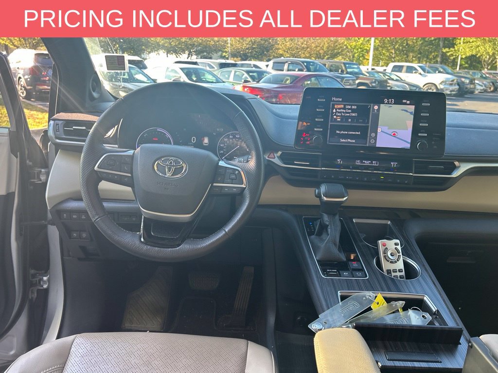 Used 2021 Toyota Sienna Limited FWD image 2