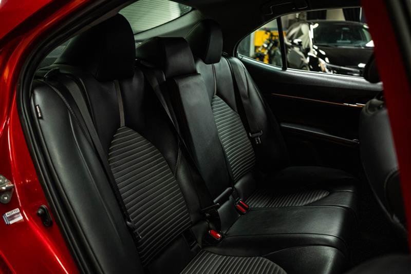 Used 2020 Toyota Camry SE w/ Carpet Mat Package image 10