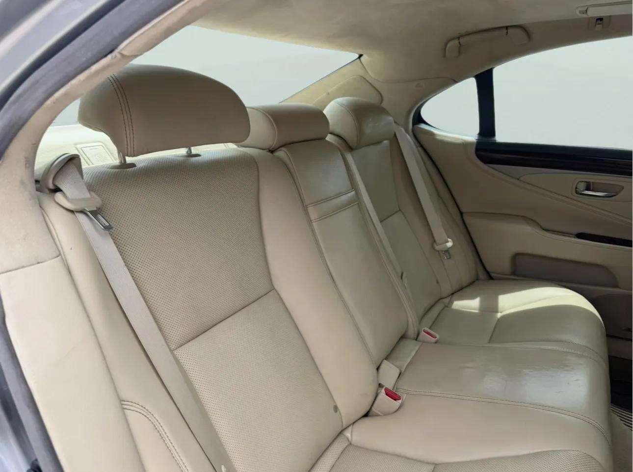 Used 2016 Lexus LS 460 w/ Comfort Package RWD image 49