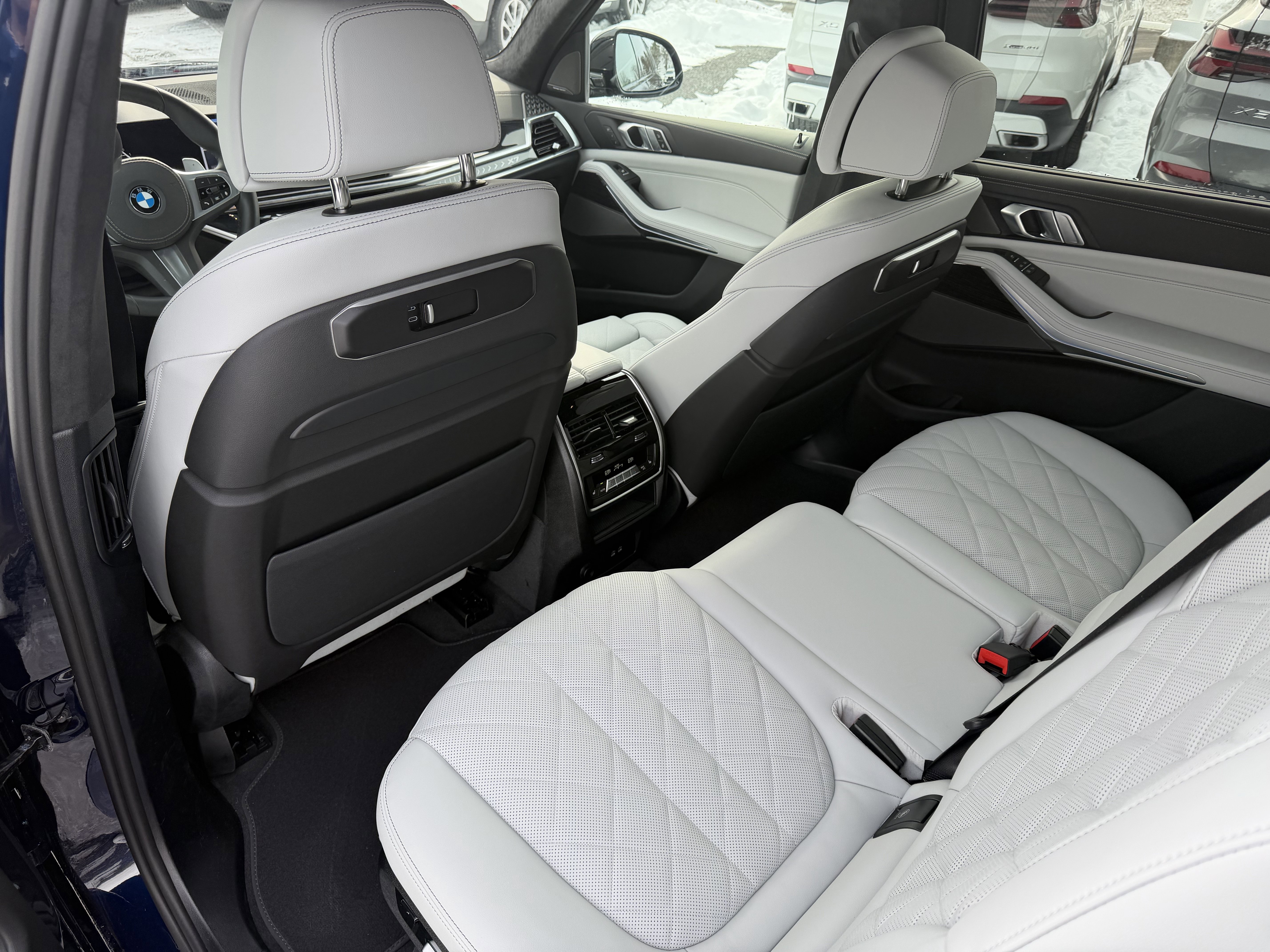 Used 2026 BMW X7 xDrive40i w/ M Sport Package image 18