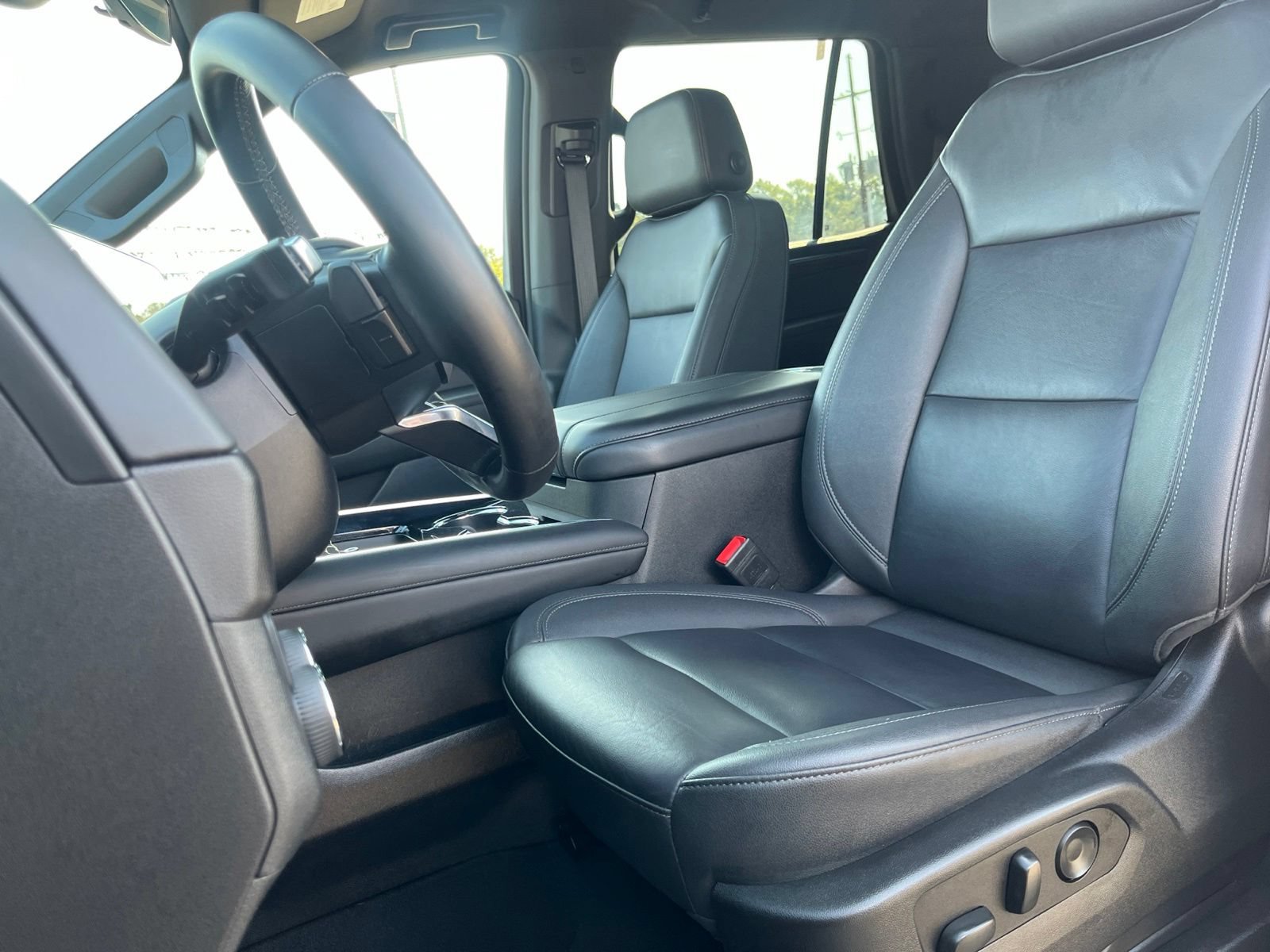 Used 2025 Chevrolet Tahoe LT RWD image 8