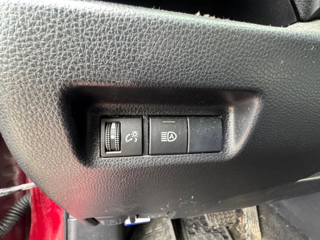 Used 2019 Toyota RAV4 LE w/ Carpet Mat Package AWD/4WD image 30