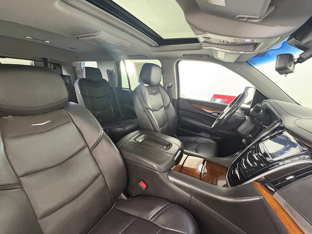 Used 2019 Cadillac Escalade Luxury AWD/4WD image 38
