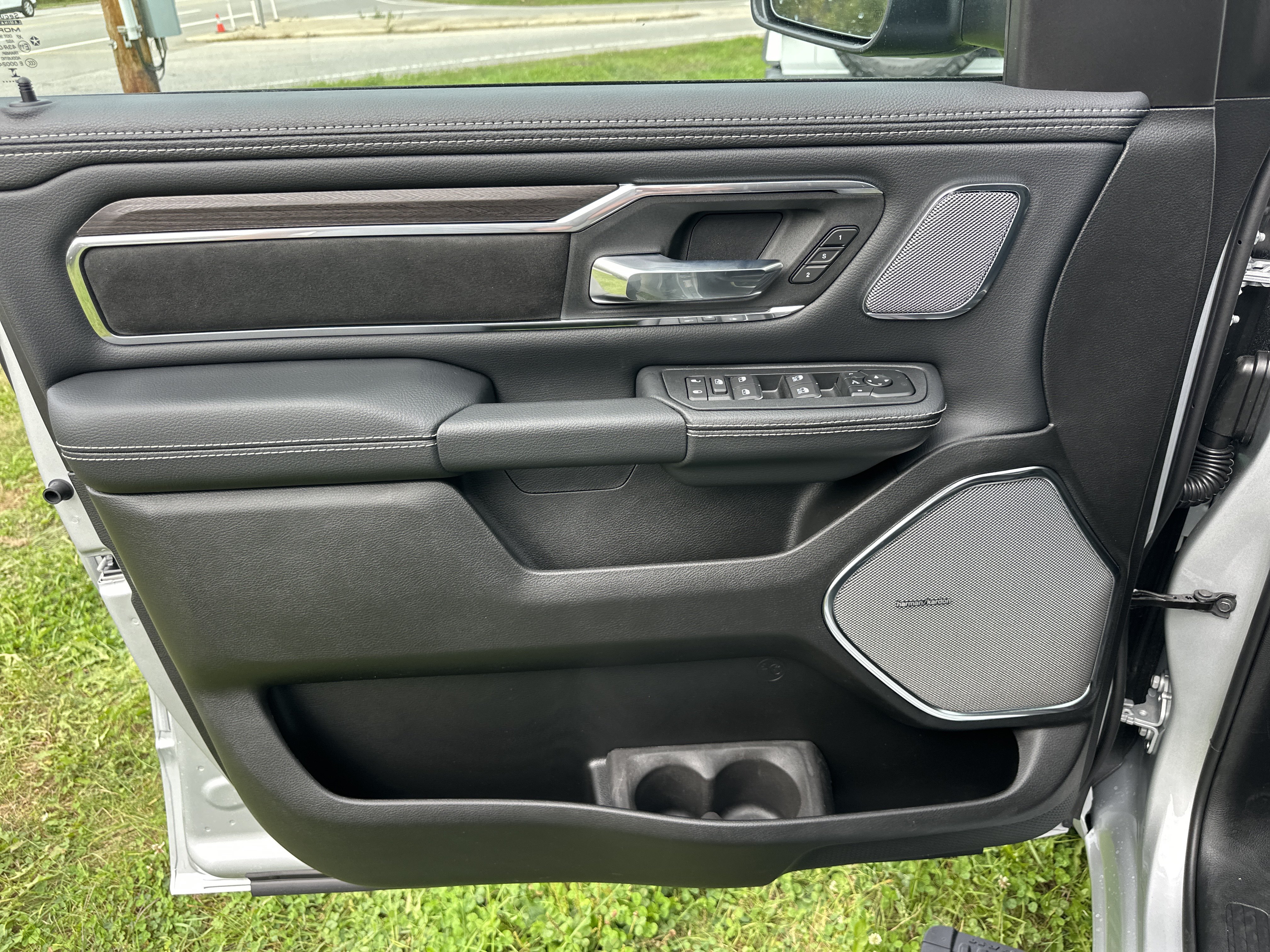New 2027 RAM 1500 Laramie AWD/4WD image 32