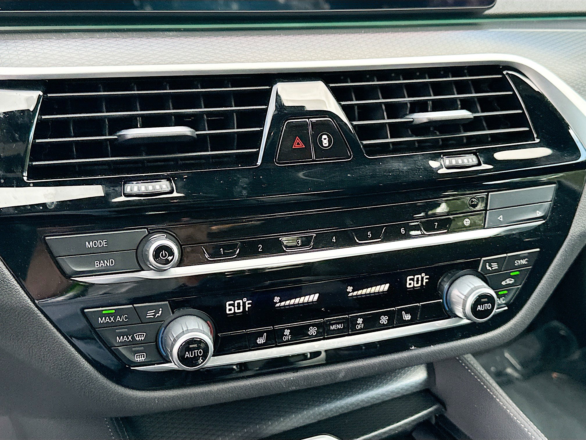 Used 2023 BMW 530e w/ M Sport Package image 16