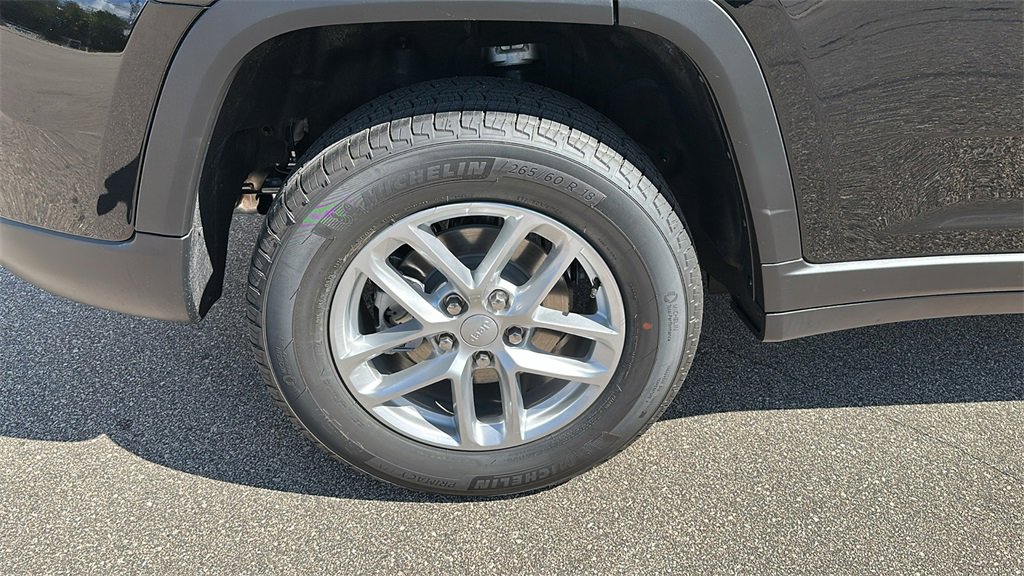 New 2025 Jeep Grand Cherokee Laredo X w/ Luxury Tech Group I image 9