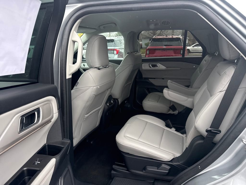 Used 2025 Ford Explorer Active w/ Active Comfort Package image 28