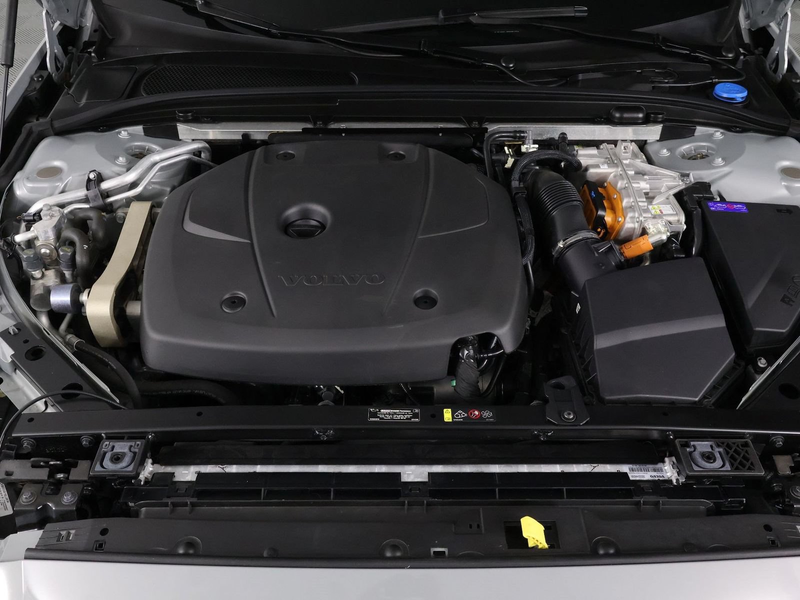 Certified 2024 Volvo S60 T8 Plus AWD/4WD image 24