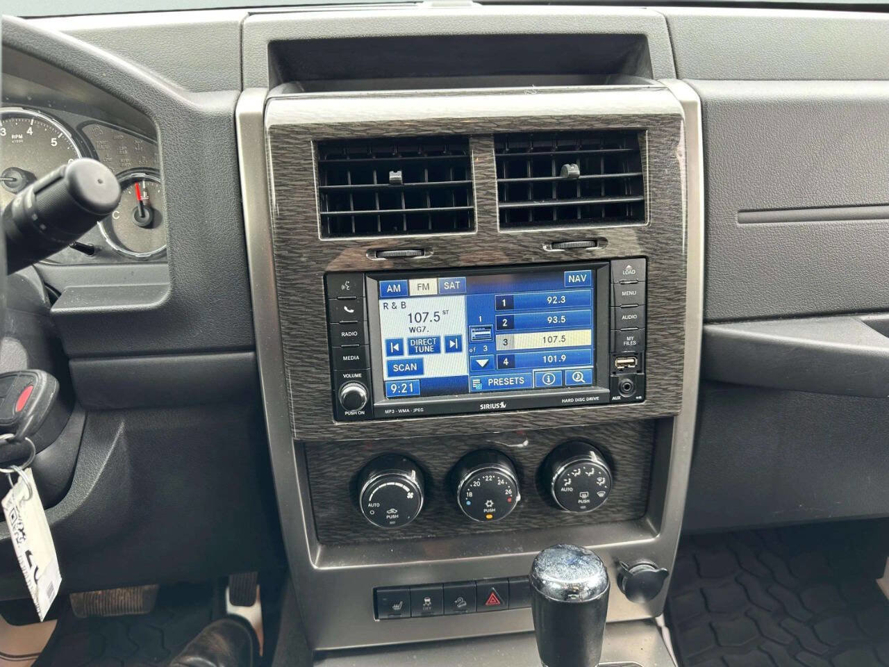 Used 2011 Jeep Liberty Limited w/ Sky's The Limit Group image 24