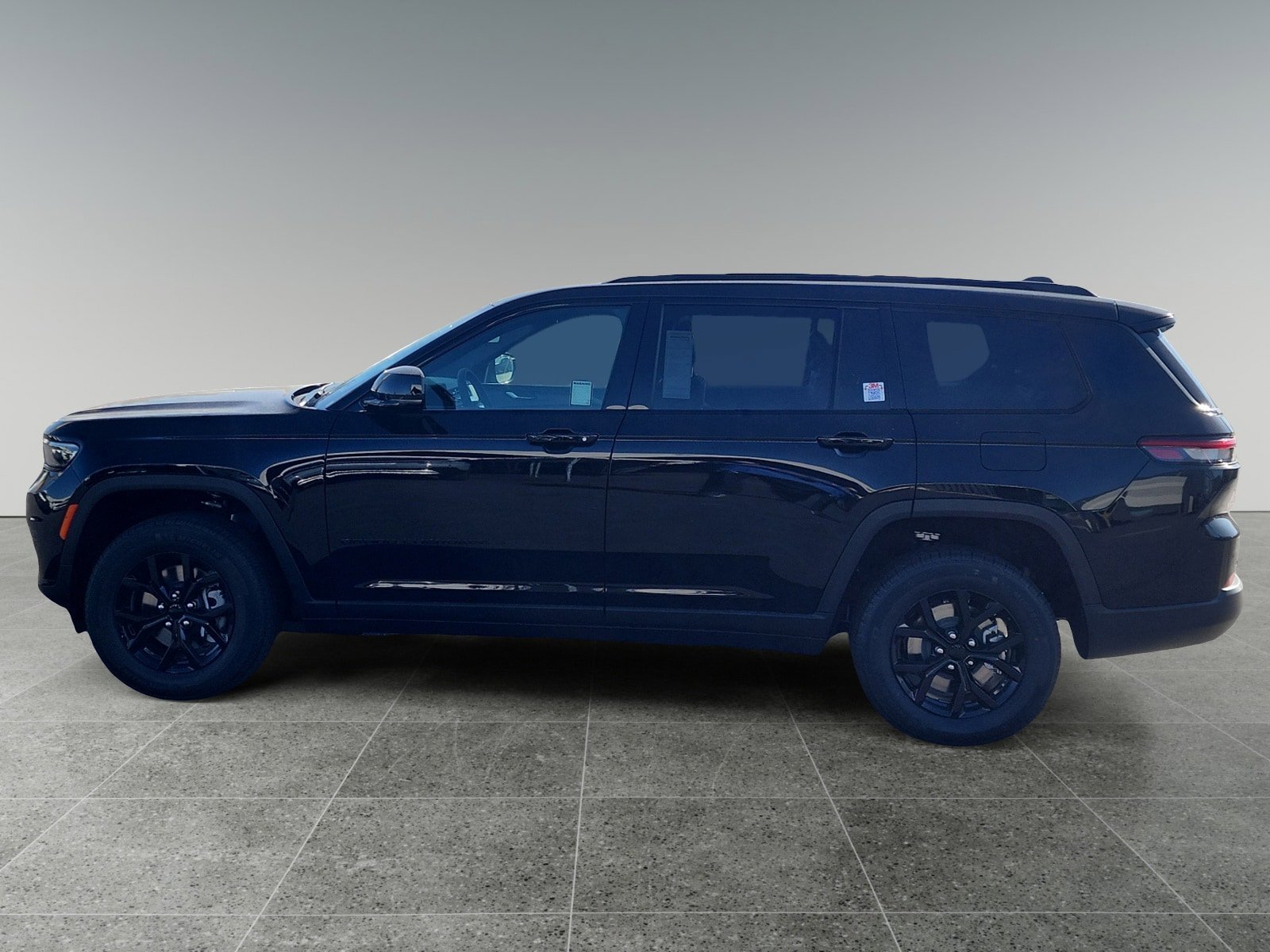 Used 2025 Jeep Grand Cherokee L Laredo AWD/4WD image 2