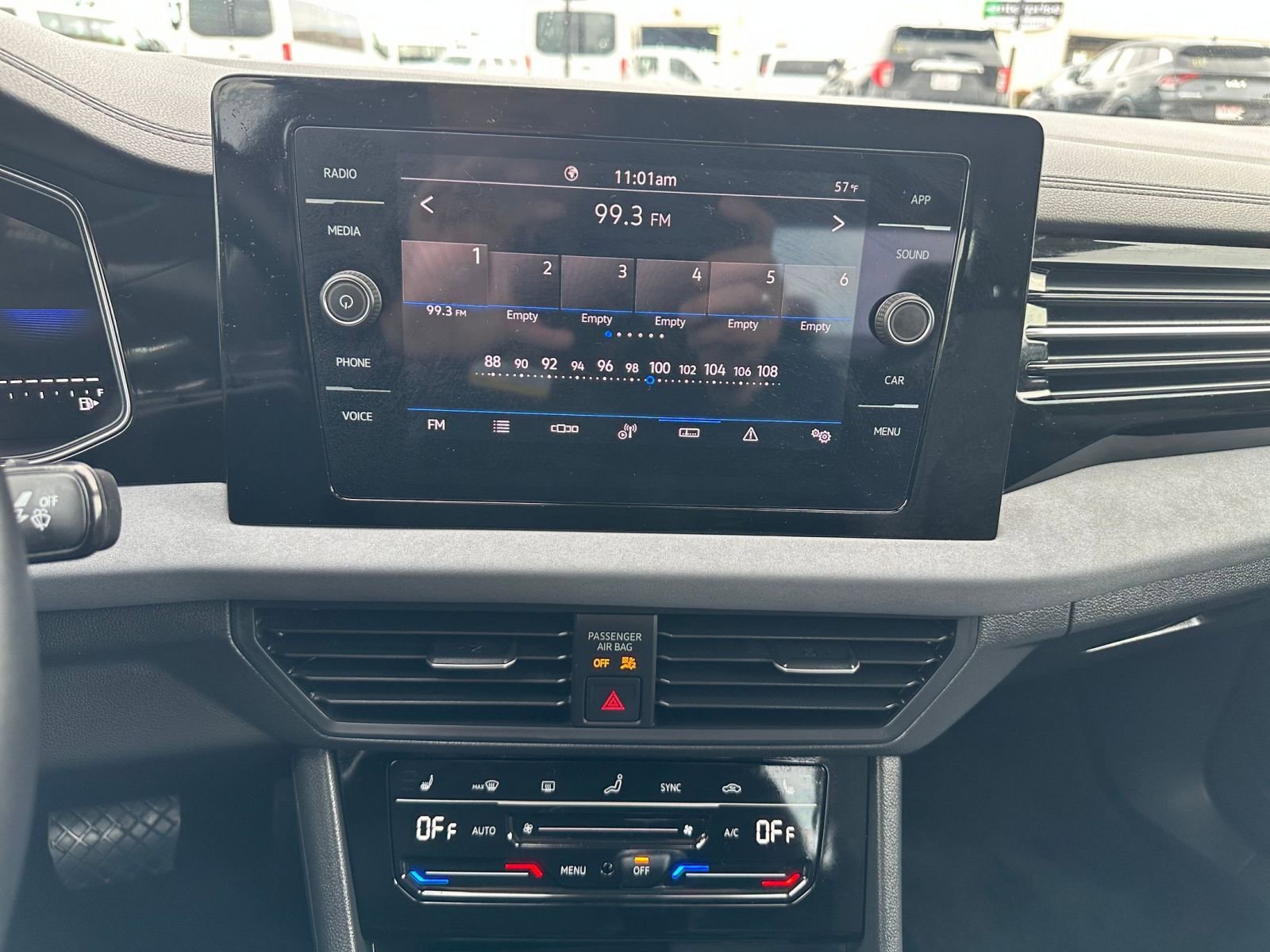 Used 2025 Volkswagen Jetta SE image 18