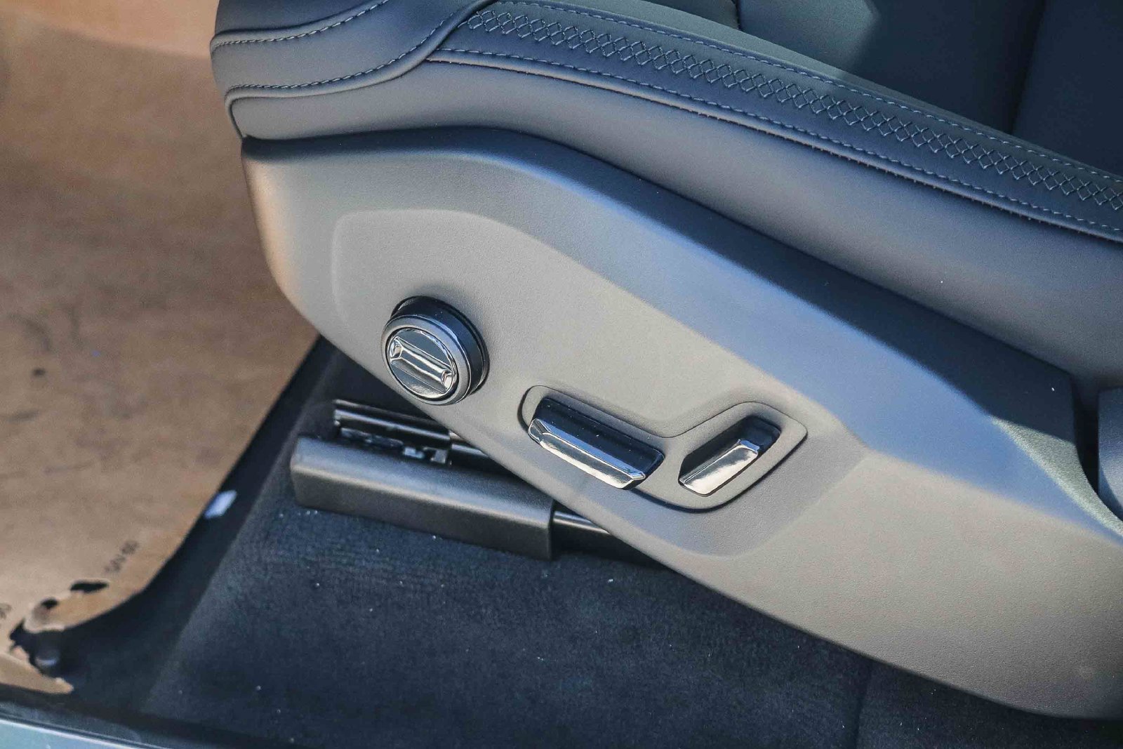 New 2027 Volvo XC90 B6 Plus AWD/4WD image 21