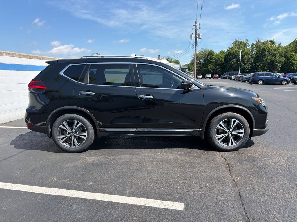 Used 2017 Nissan Rogue SL w/ SL Premium Package AWD/4WD image 6