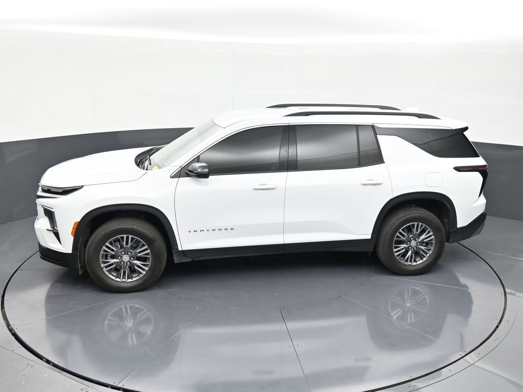 Used 2025 Chevrolet Traverse LT FWD image 13