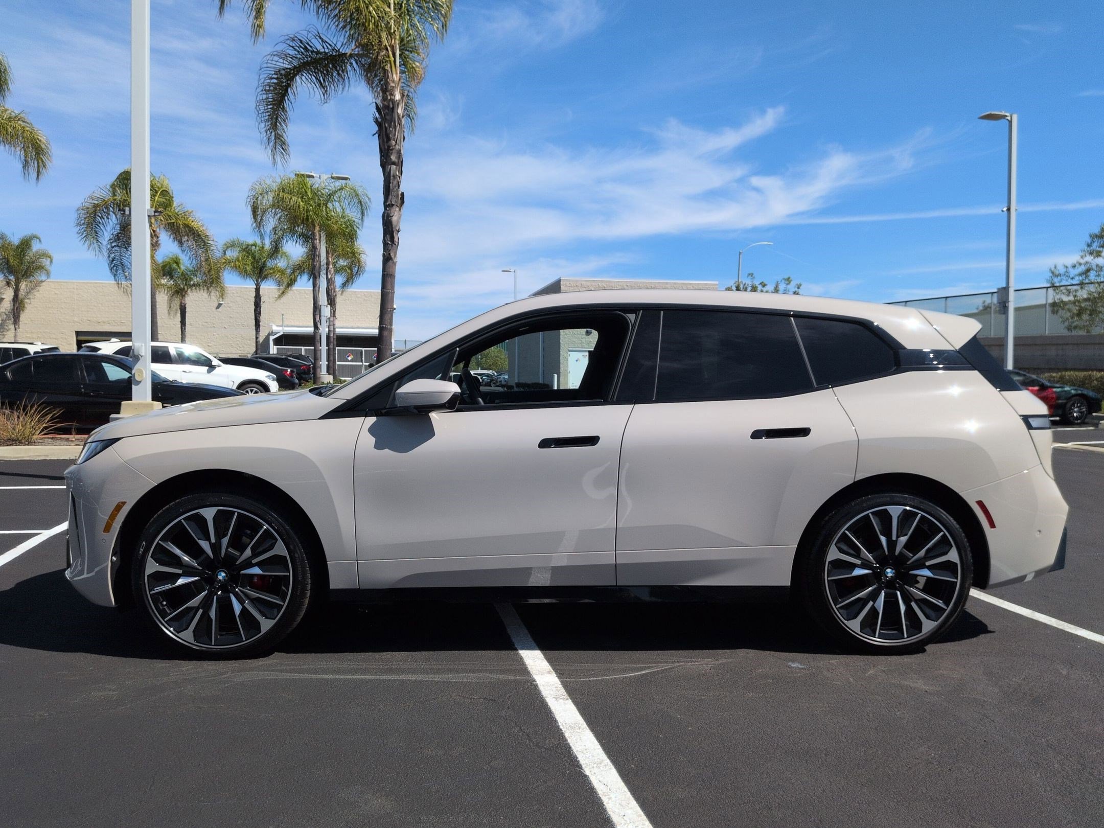 Used 2026 BMW iX xDrive45 w/ M Sport Package image 7