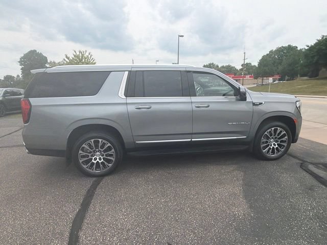 Used 2023 GMC Yukon XL Denali AWD/4WD image 6