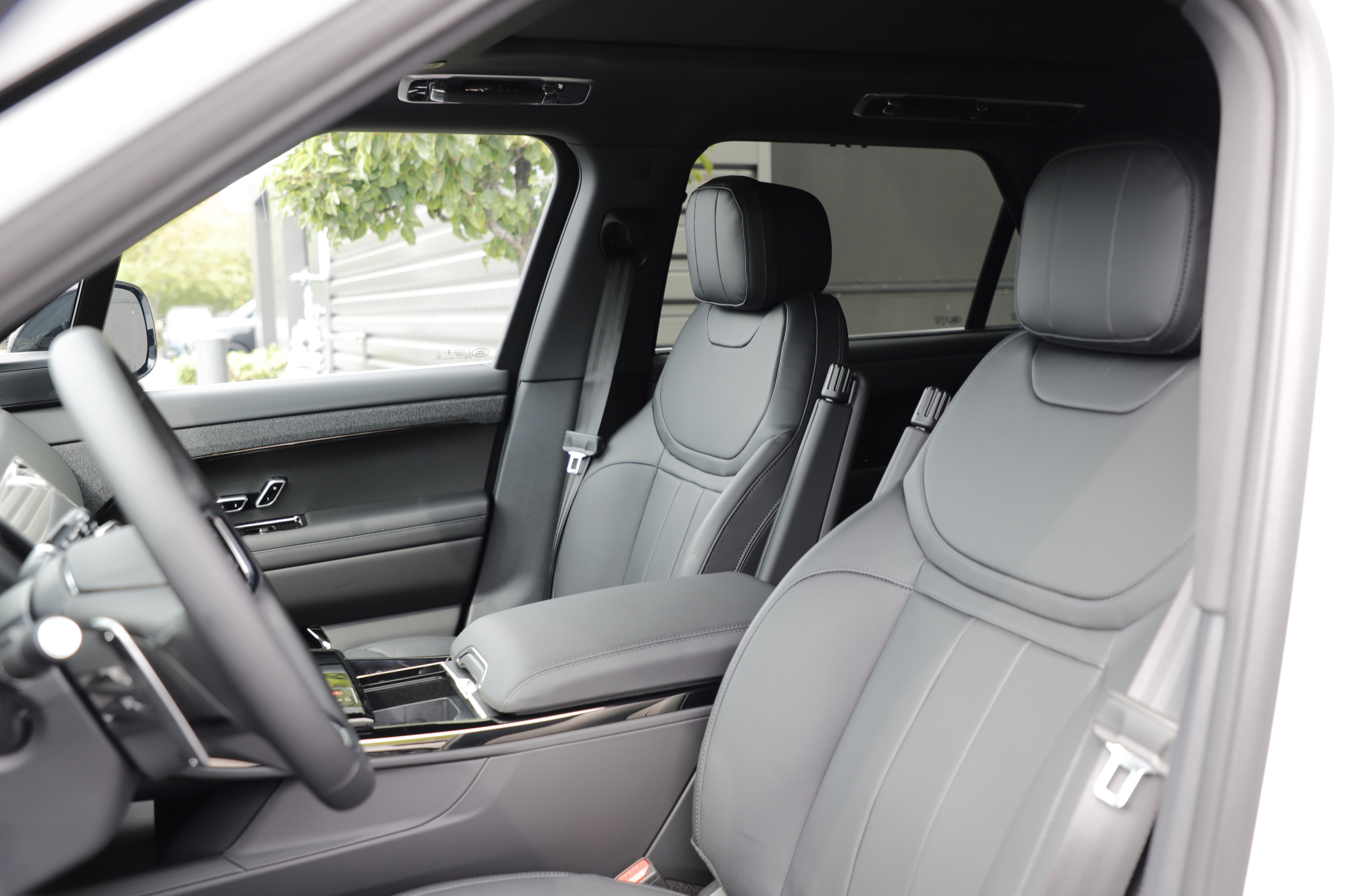 New 2026 Land Rover Range Rover Sport SE AWD/4WD image 18