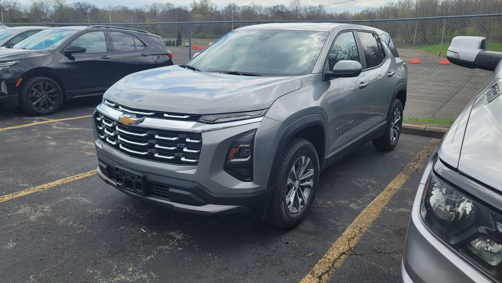 Used 2026 Chevrolet Equinox LT w/ Convenience Package II AWD/4WD image 2