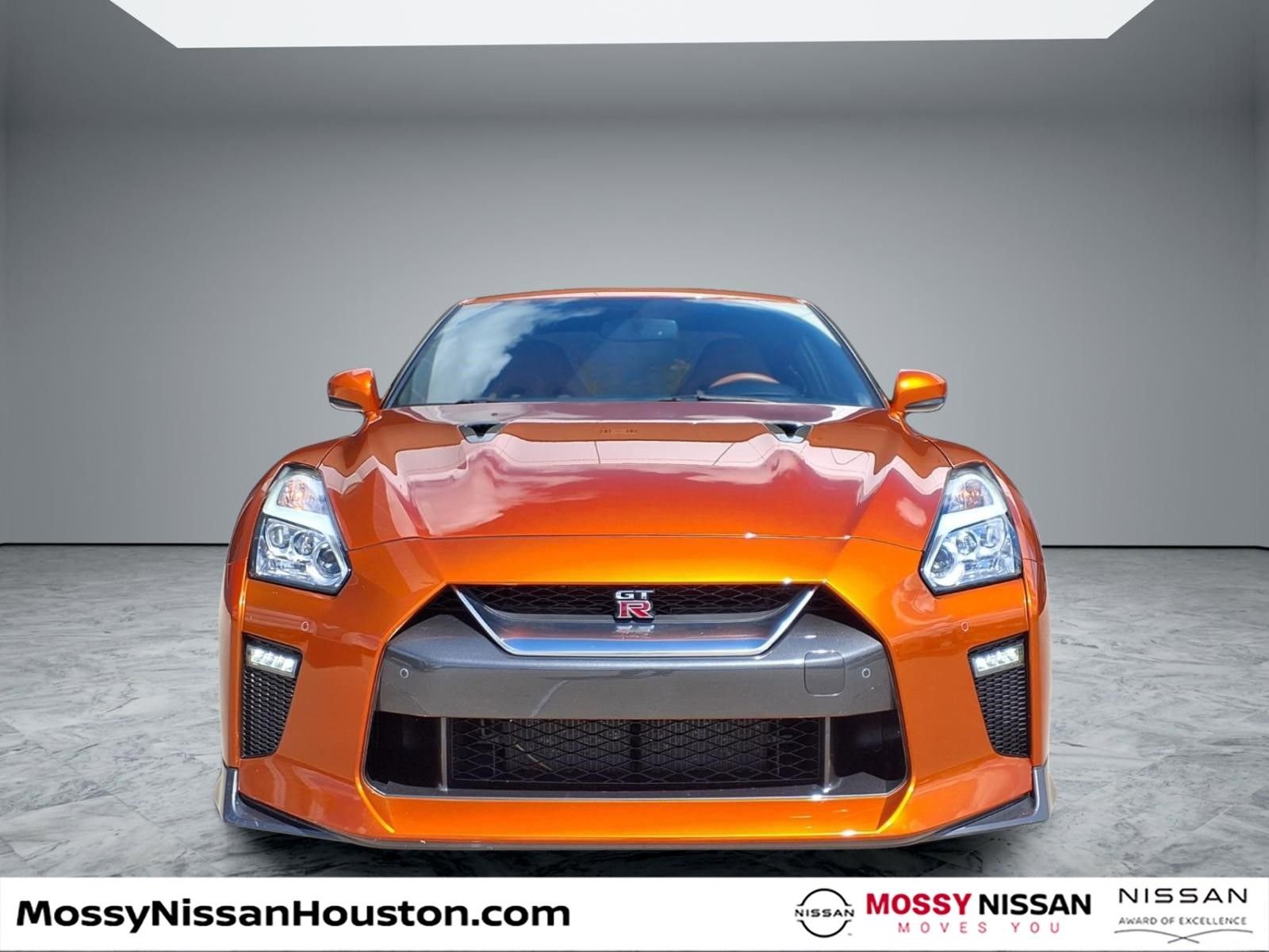 Used 2018 Nissan GT-R Premium w/ Premium Interior Package image 3