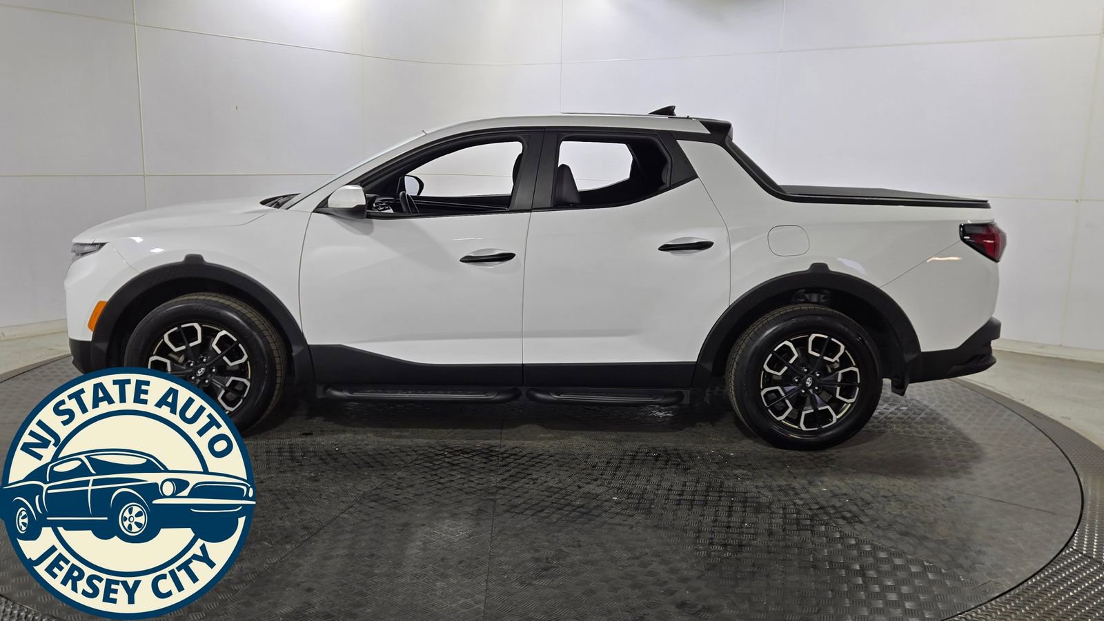 Used 2023 Hyundai Santa Cruz SE image 4