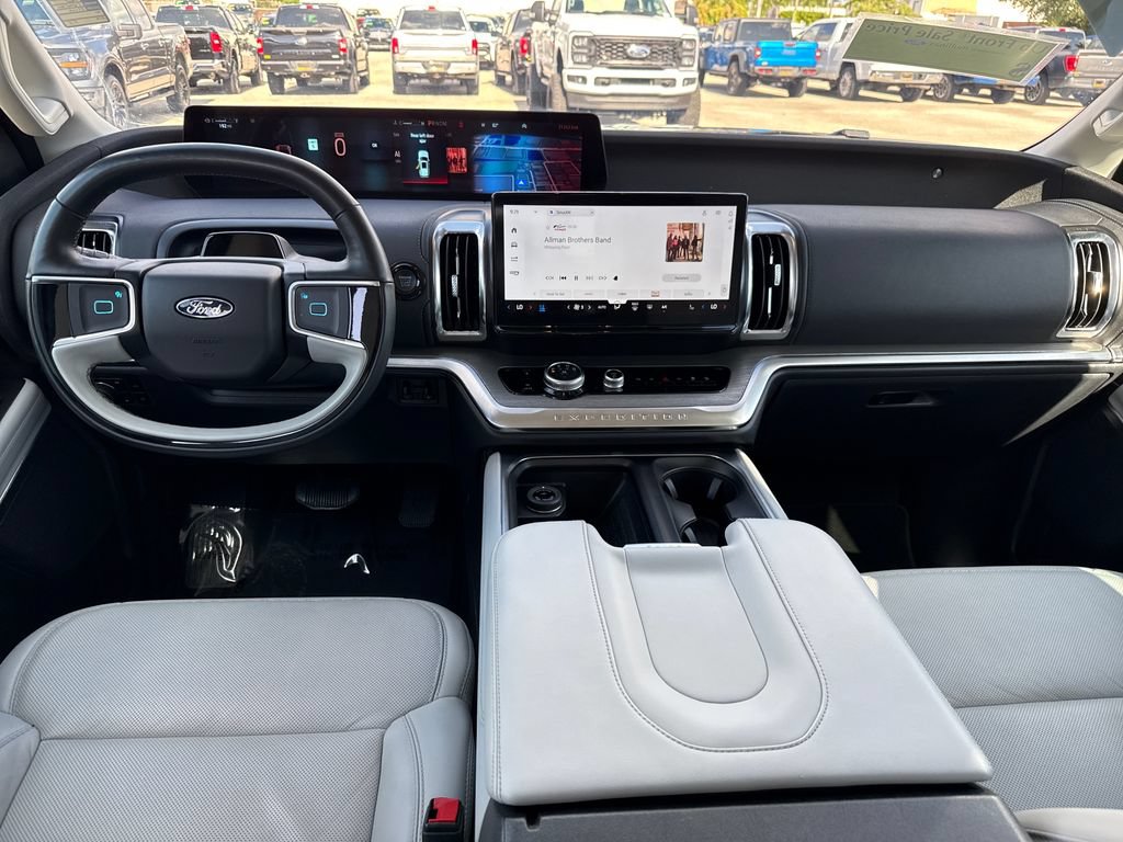 Certified 2025 Ford Expedition Platinum w/ Driver's Package AWD/4WD image 6