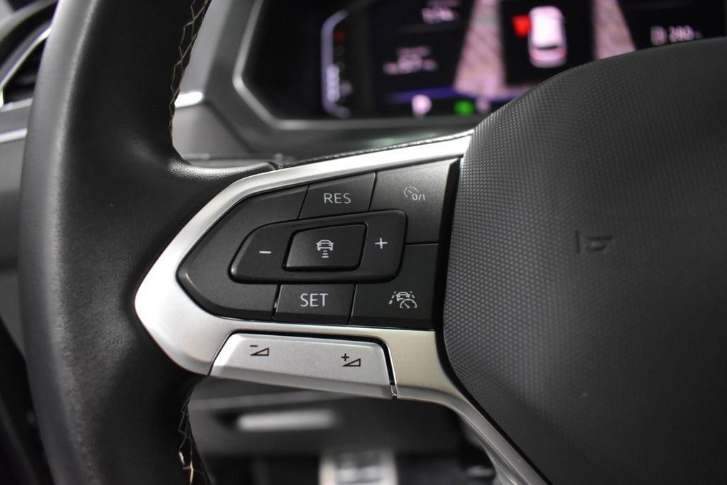 Used 2023 Volkswagen Tiguan SEL R-Line image 27