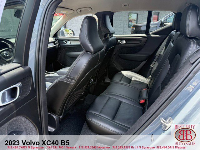 Used 2023 Volvo XC40 B5 Core AWD/4WD image 11