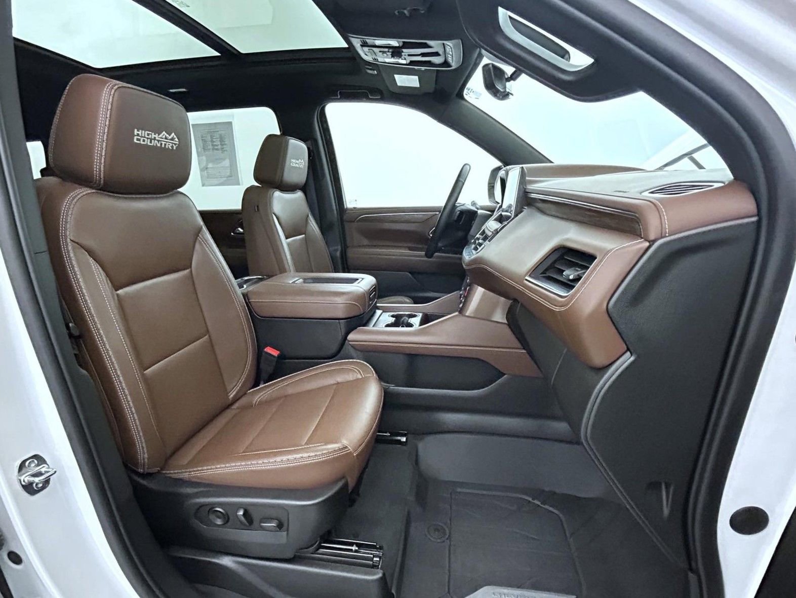 Used 2023 Chevrolet Suburban High Country AWD/4WD image 16