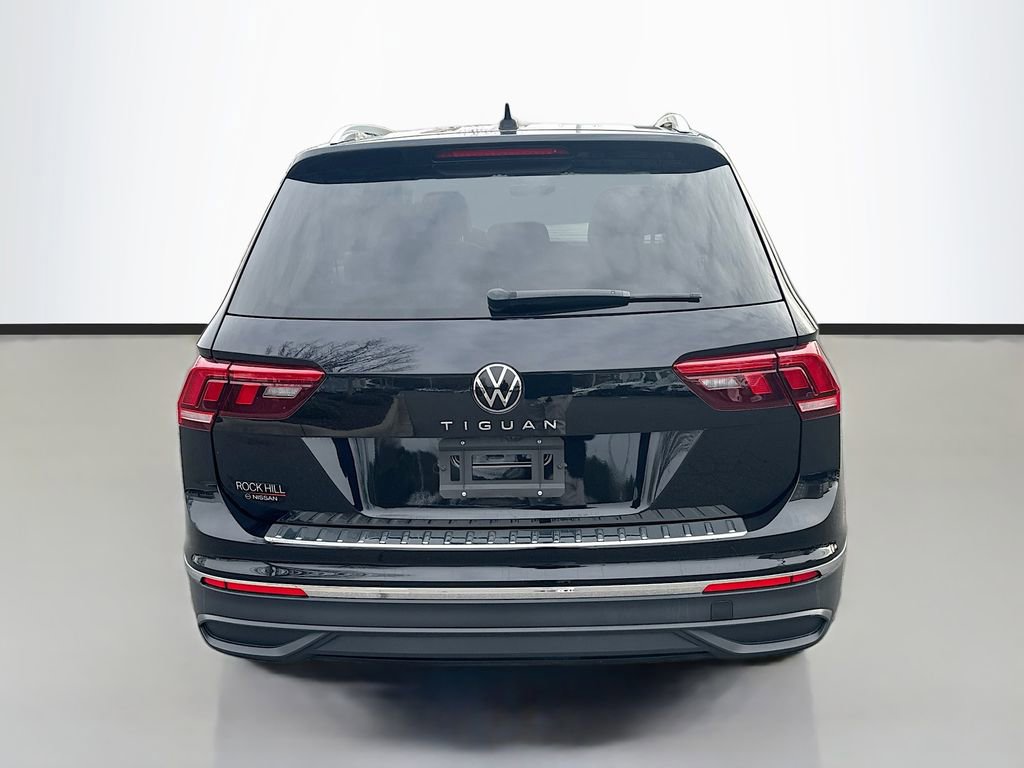 Used 2024 Volkswagen Tiguan SE image 6