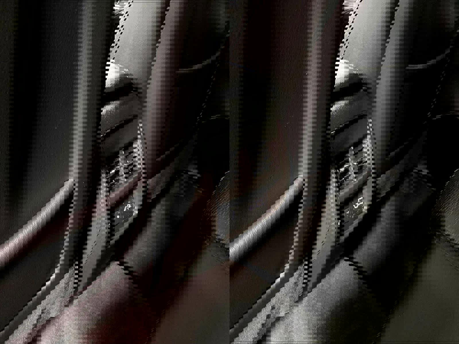 Used 2025 Cadillac XT4 Sport image 28