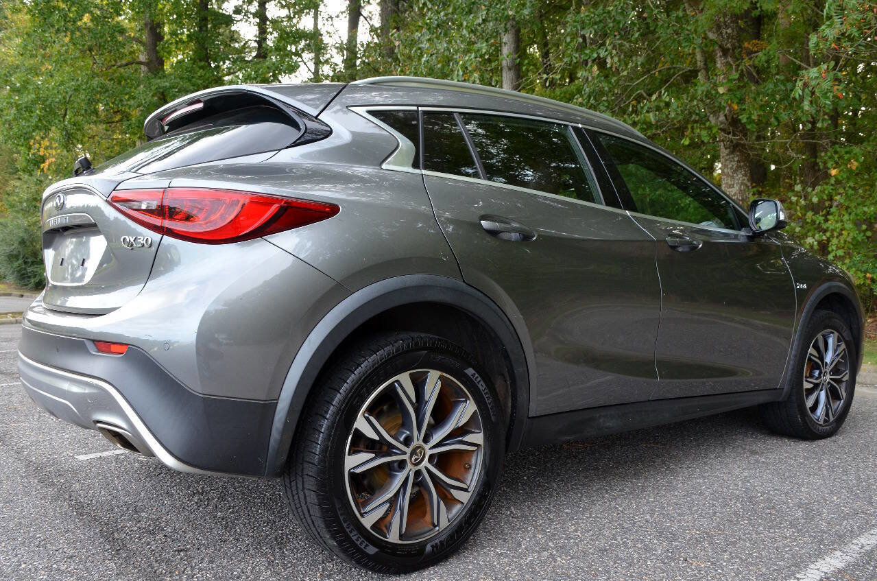 Used 2017 INFINITI QX30 Premium w/ Navigation Package AWD/4WD image 8