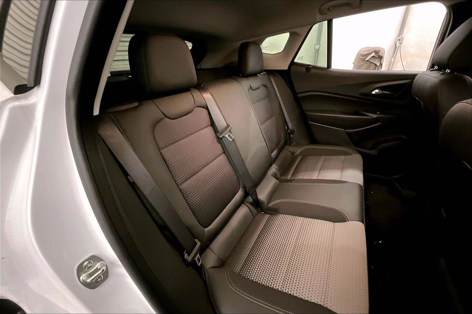 Used 2025 Chevrolet Trax LT w/ LT Convenience Package image 26