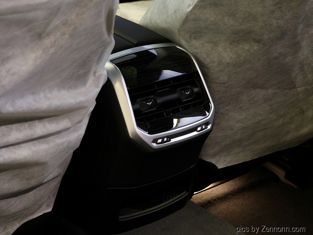 Used 2026 BMW i7 xDrive60 w/ Executive Package image 15