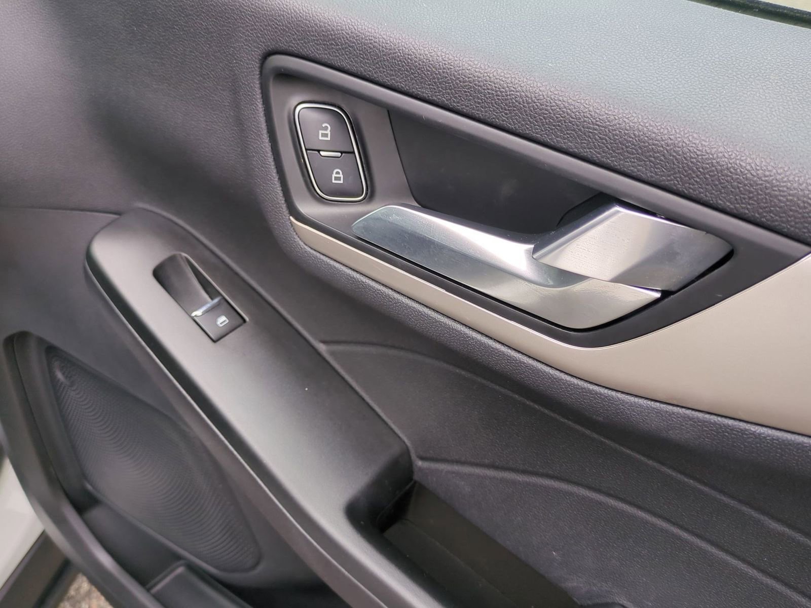 Used 2022 Ford Escape SEL FWD image 29