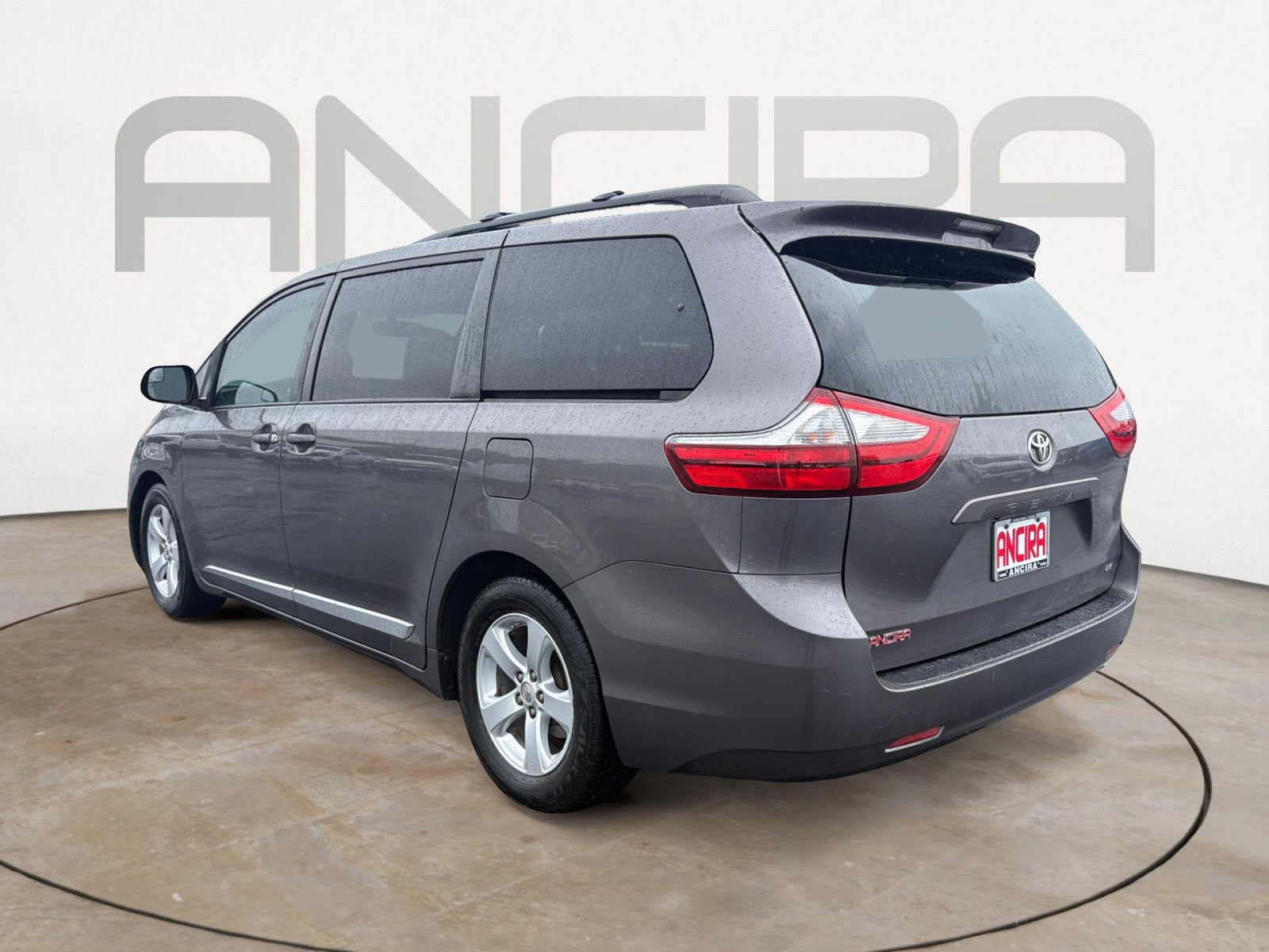 Used 2015 Toyota Sienna LE image 9
