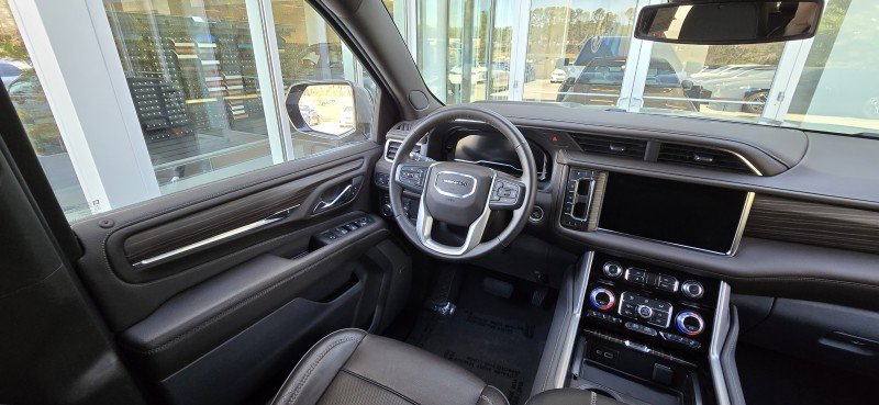 Used 2024 GMC Yukon Denali image 12