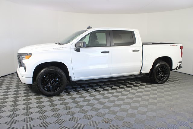 Used 2024 Chevrolet Silverado 1500 Custom image 2