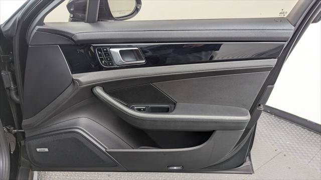 Used 2018 Porsche Panamera 4 w/ Premium Package AWD/4WD image 19