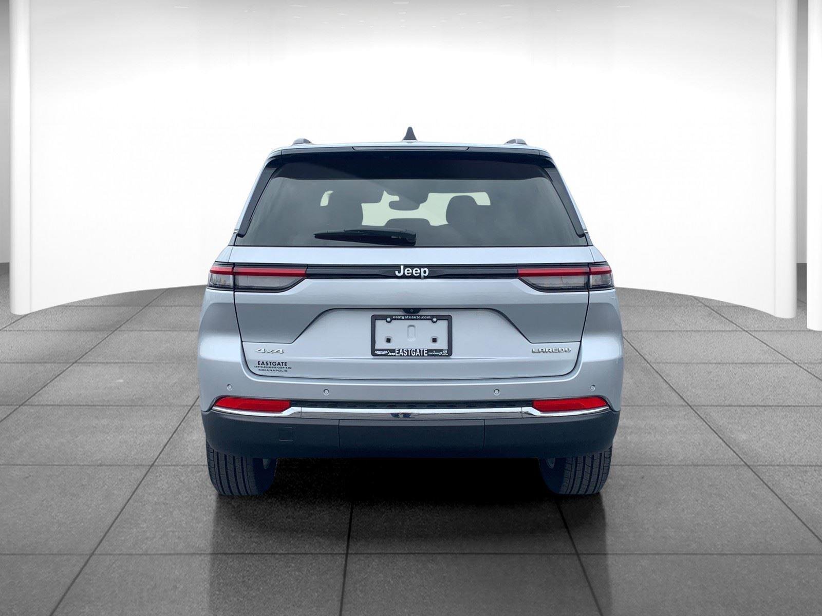 Used 2023 Jeep Grand Cherokee Laredo X image 6