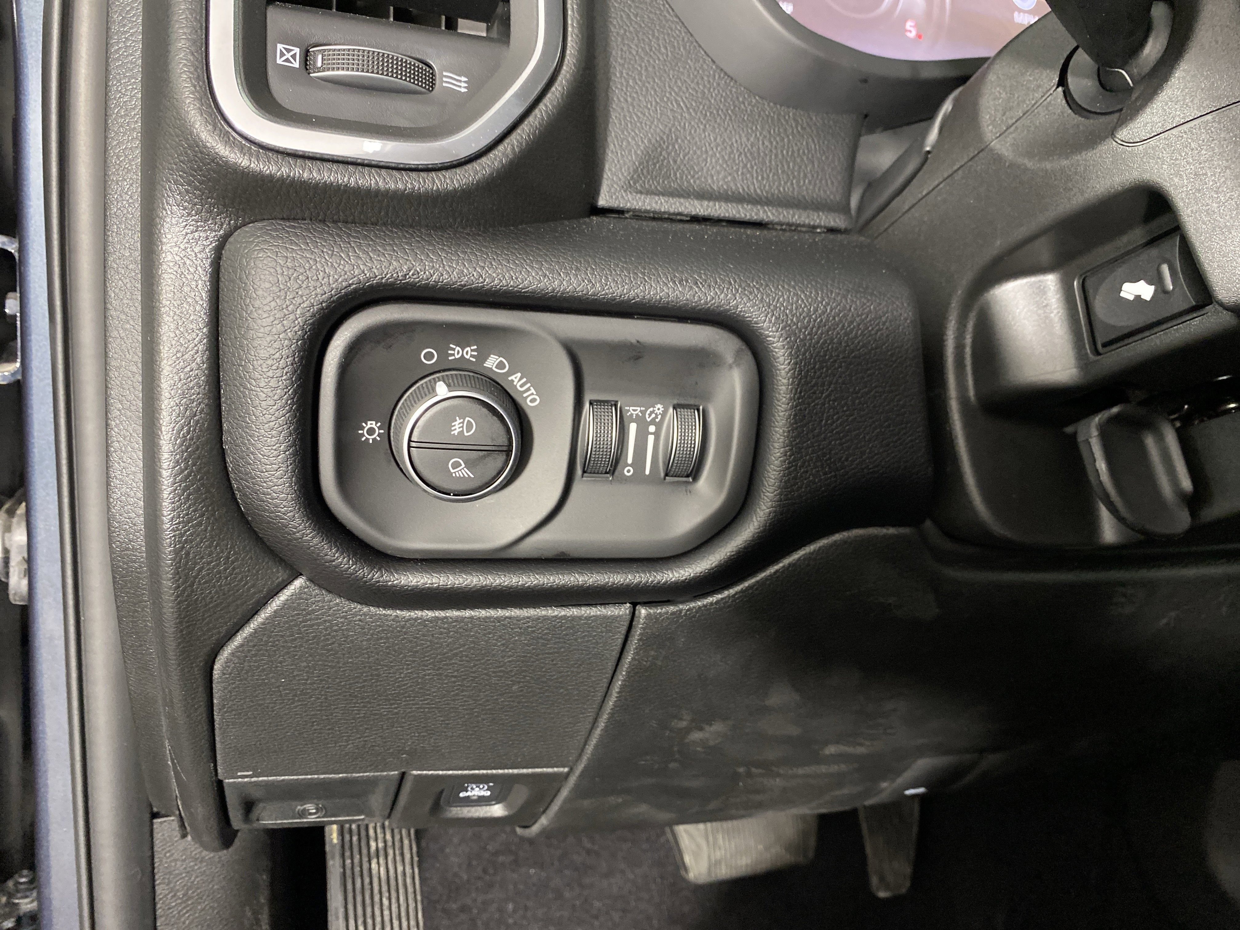 New 2026 RAM 3500 Laramie AWD/4WD image 25