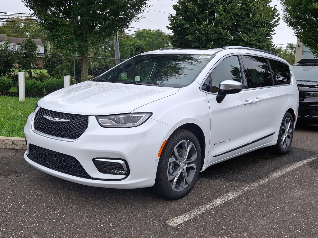 New 2026 Chrysler Pacifica Pinnacle image 1