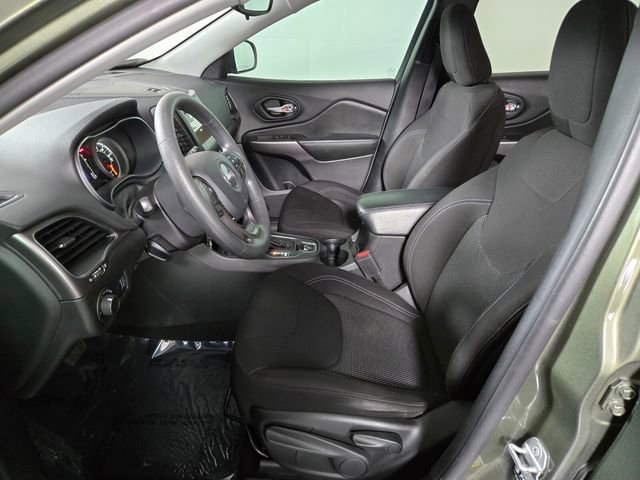 Used 2021 Jeep Cherokee Latitude FWD image 13