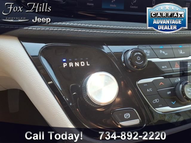 Used 2023 Chrysler Pacifica Touring-L FWD image 25