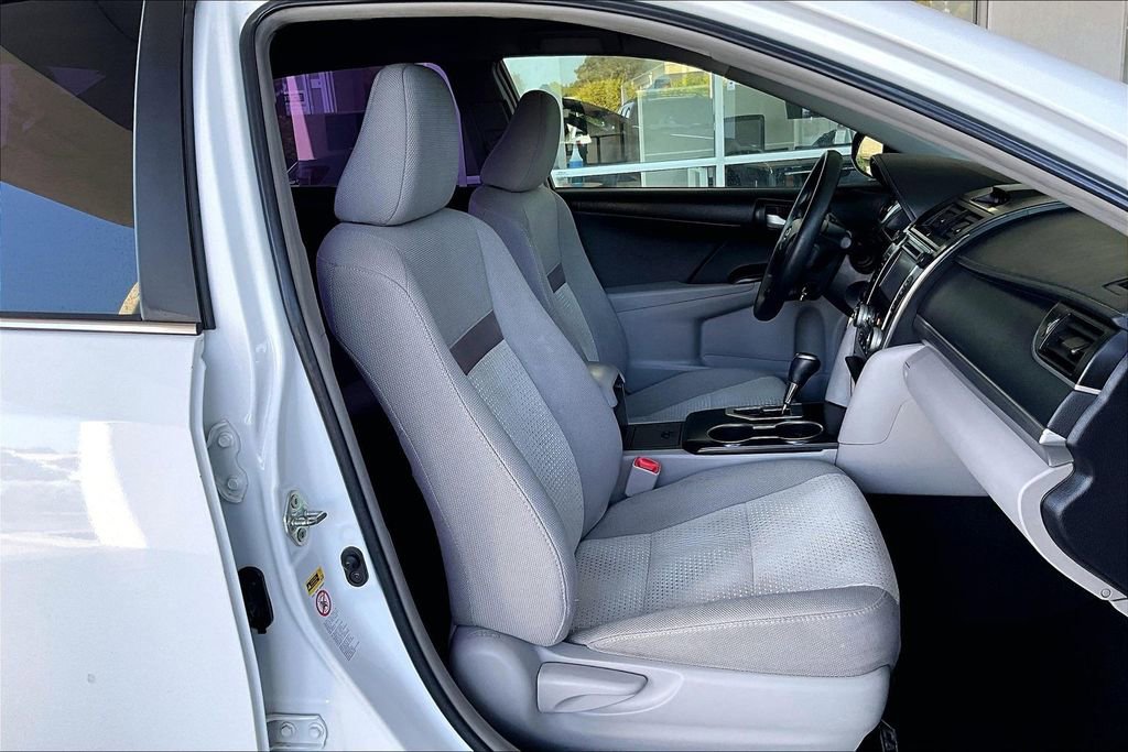Used 2014 Toyota Camry LE image 29