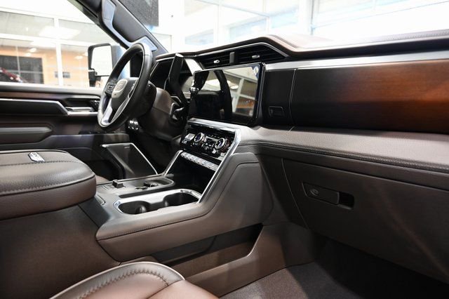 Used 2024 GMC Sierra 3500 Denali image 16