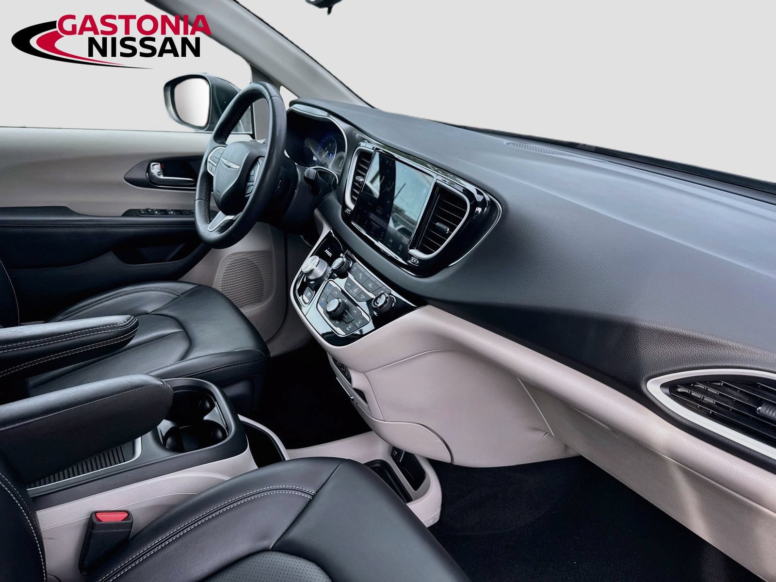 Used 2023 Chrysler Pacifica Touring-L FWD image 37