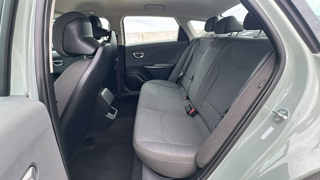 Used 2025 Kia K4 LXS FWD image 32