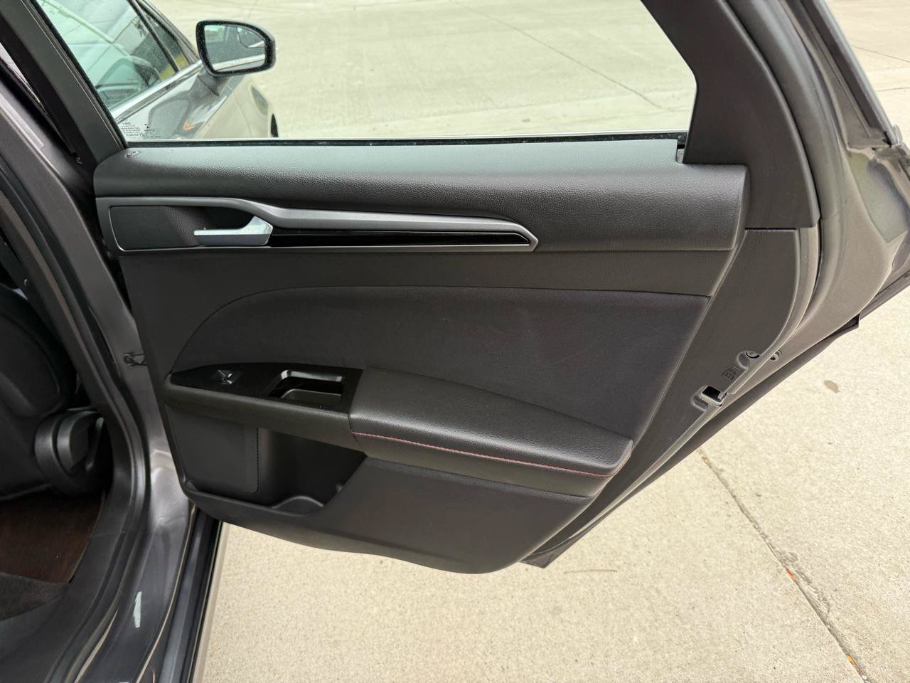 Used 2014 Ford Fusion SE w/ Equipment Group 201A FWD image 23
