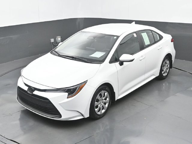 Used 2025 Toyota Corolla LE FWD image 31