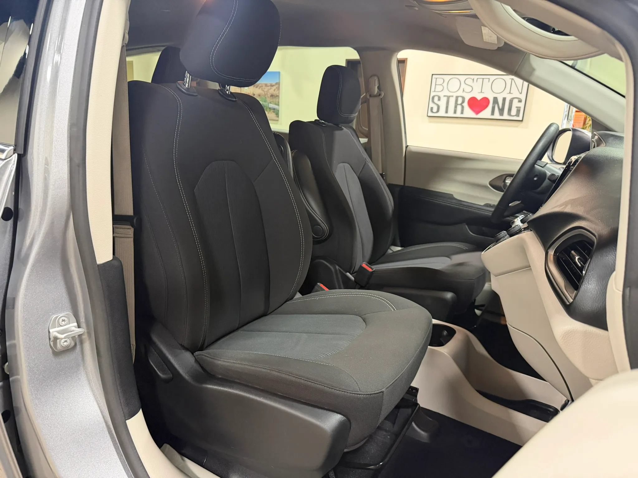 Used 2021 Chrysler Voyager L FWD image 42